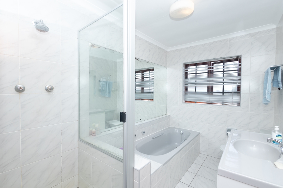 4 Bedroom Property for Sale in Flamingo Vlei Western Cape